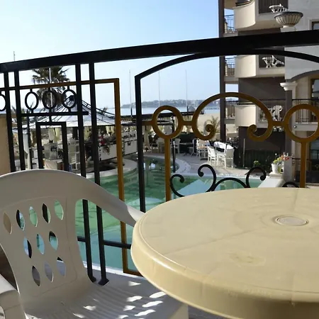 Golden Rainbow Apartamento *